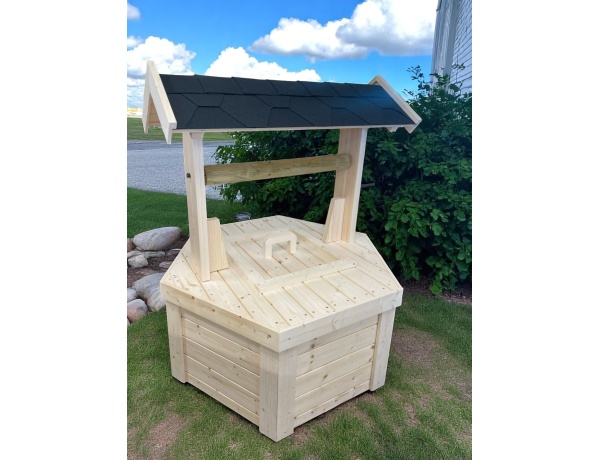 Wooden well casing